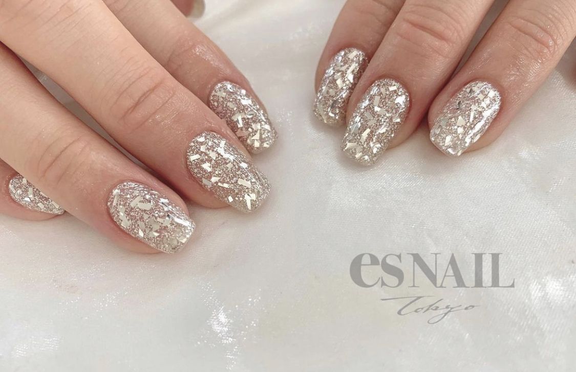 華やかなグリッターネイル
