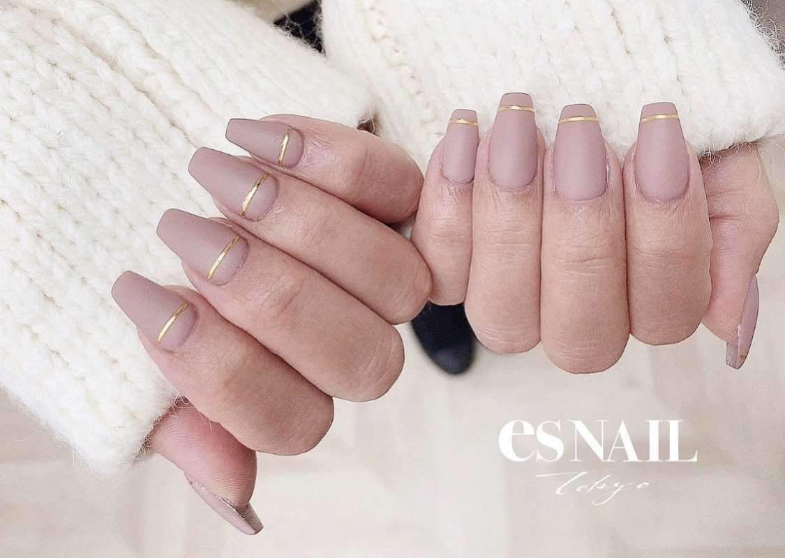 オフィスネイルにも♡ゴールドラインネイル