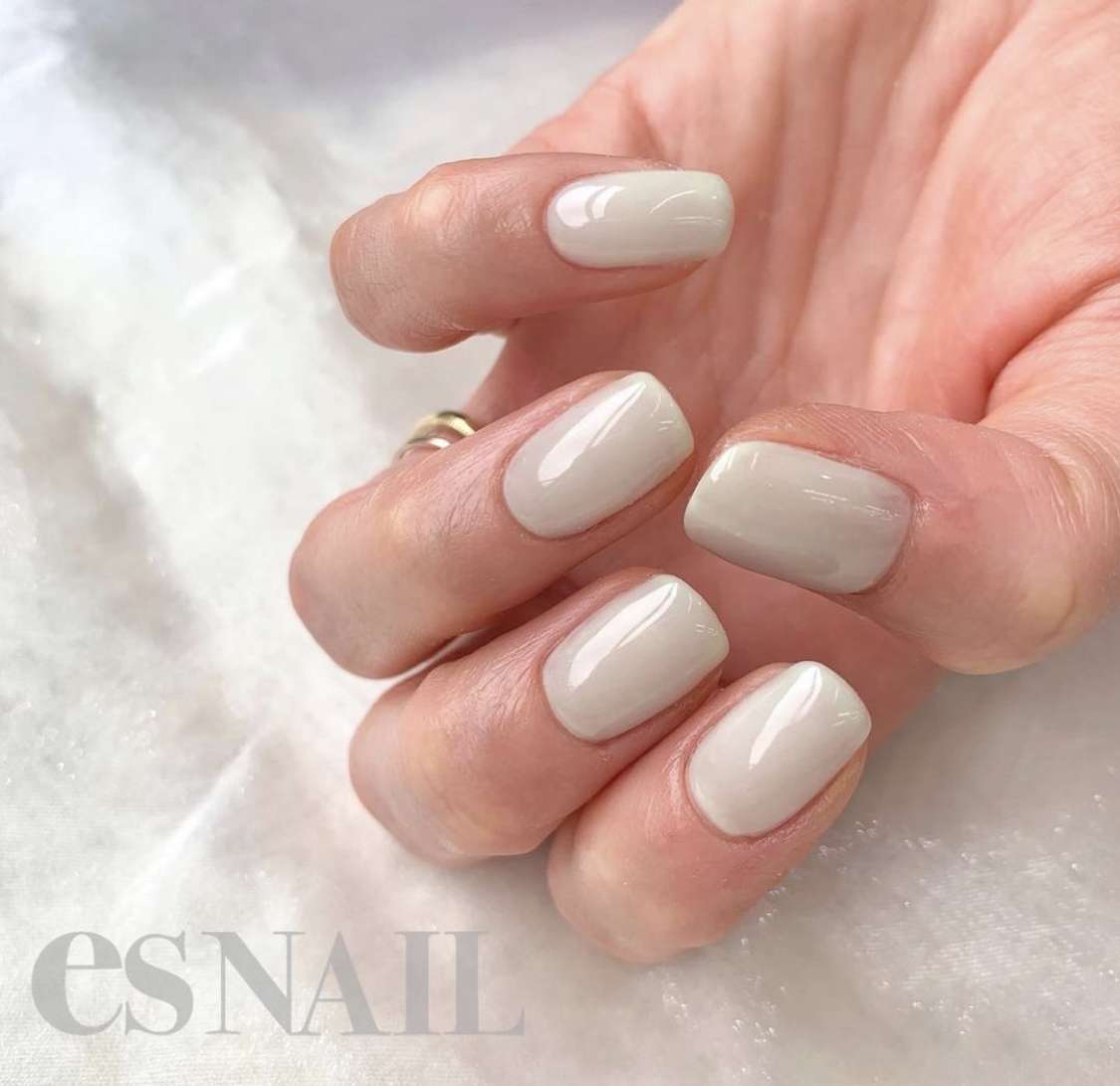 大人グレーのワンカラーネイル