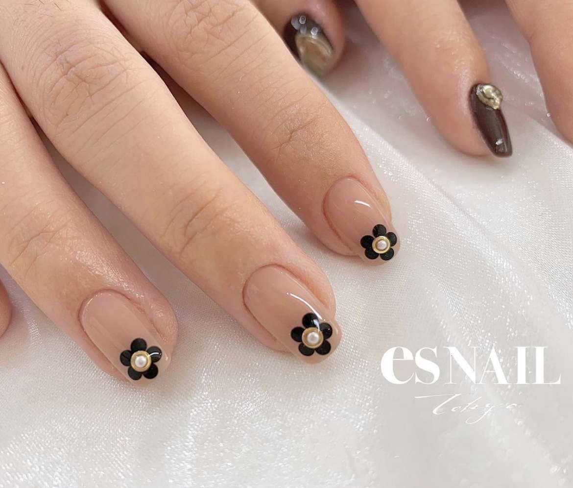 ブラックフラワーネイル