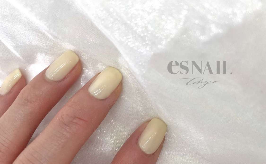 パステルイエローのワンカラーネイル🐝