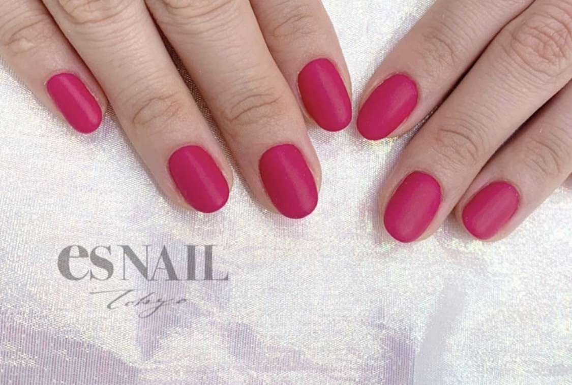 ピンクレッドのワンカラーネイル💅