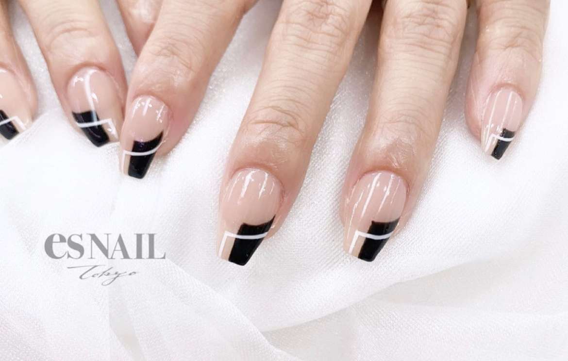 一癖フレンチネイル🤍🖤