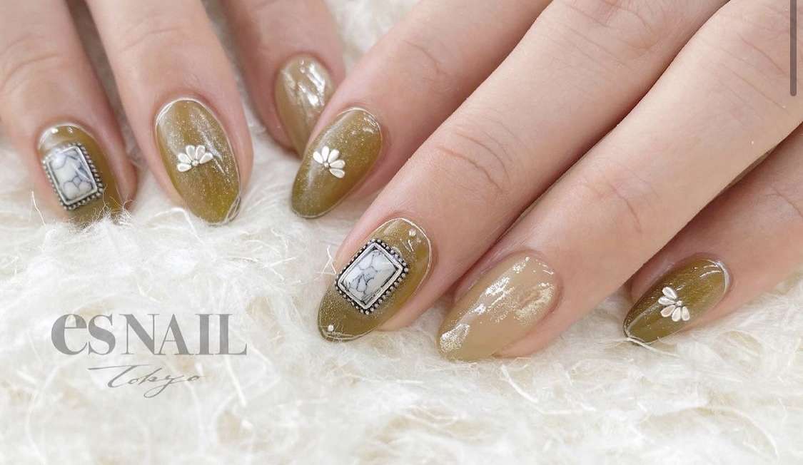 khaki×silverネイル🌿