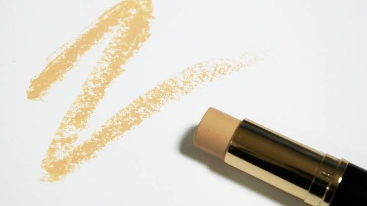 敏感肌の人におすすめなファンデーションと選び方のポイントを紹介