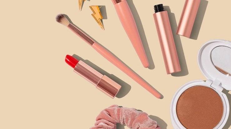 50代におすすめのファンデーション18選|選び方や塗る際の注意点を解説！