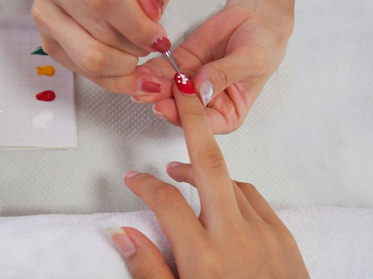 ネイルサロンの求人！未経験者必見の資格不要で安心の選び方と高収益の秘訣