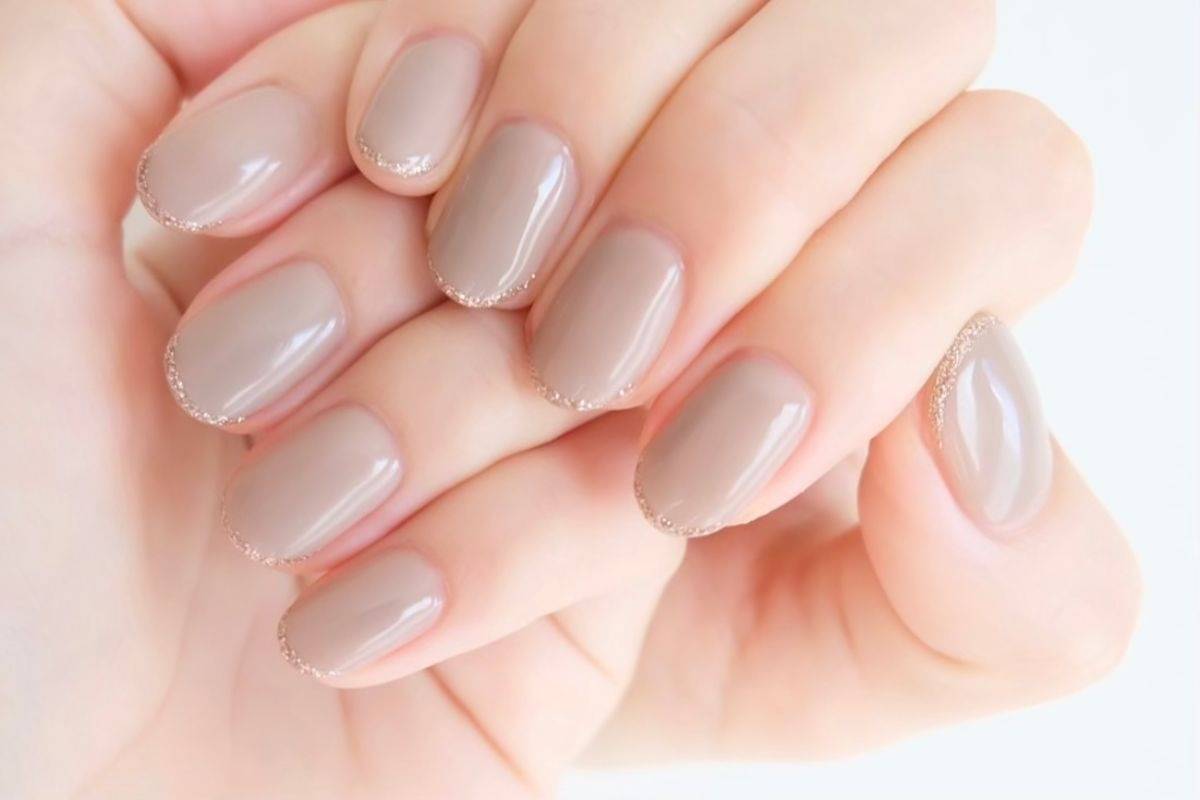 オフィスネイル初心者必見！人気カラーとデザインの選び方