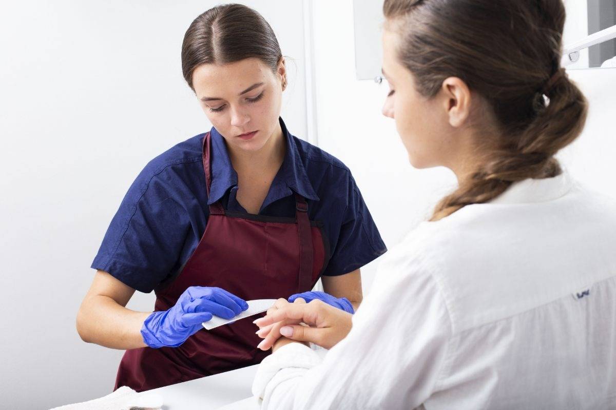 ネイルサロンにおける英語接客フレーズ集、英会話が苦手でも安心な基本対応例と接客マナーの全知識