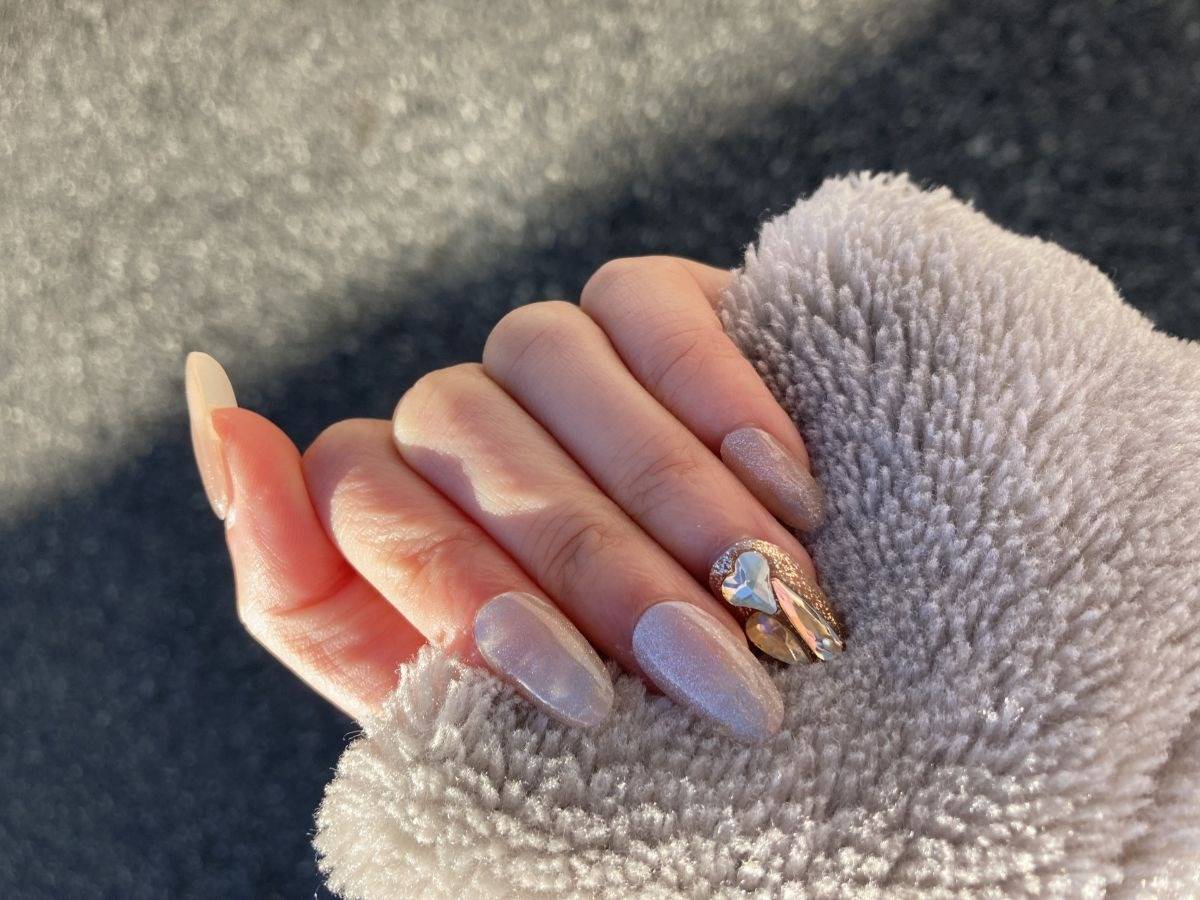 ネイルサロンの長さ出しとは？種類と方法など