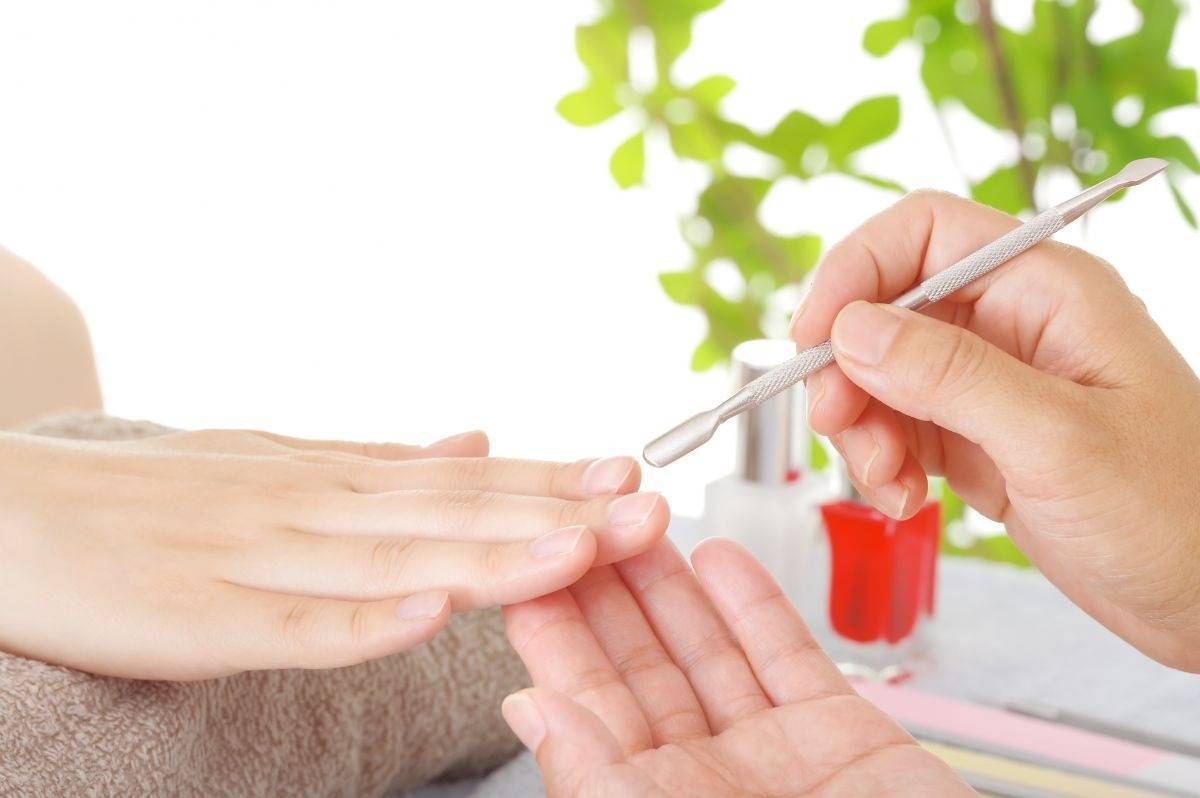 甘皮処理で痛みが不安な方にネイルサロンで安心施術を受ける方法